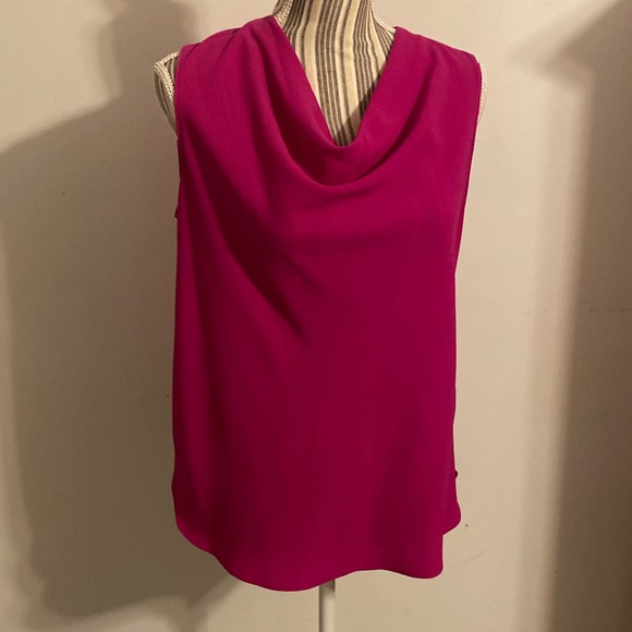 Sleeveless Tahari top. - Picture 1 of 9